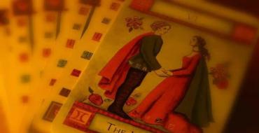 What is the meaning of tarot cards in relationships?